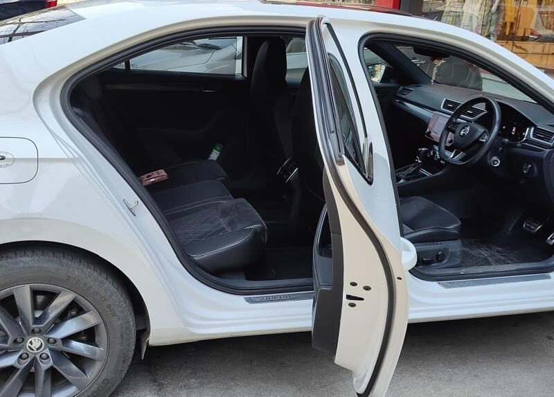 '20 Skoda Superb Sportline