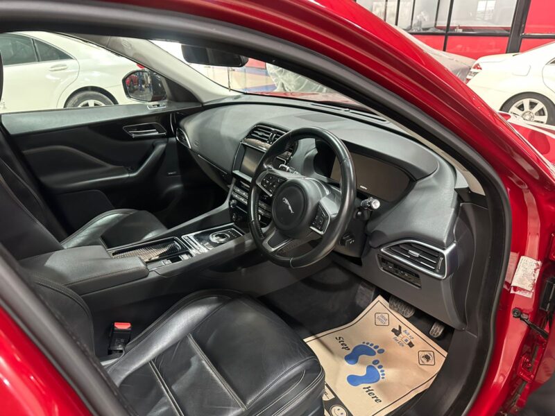 '18 Jaguar F-Pace