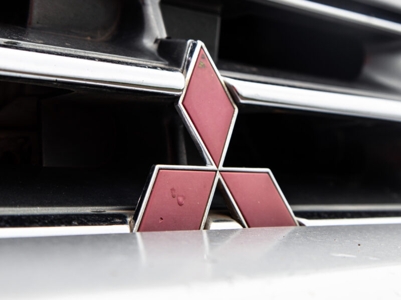 '09 Mitsubishi Pajero SFX