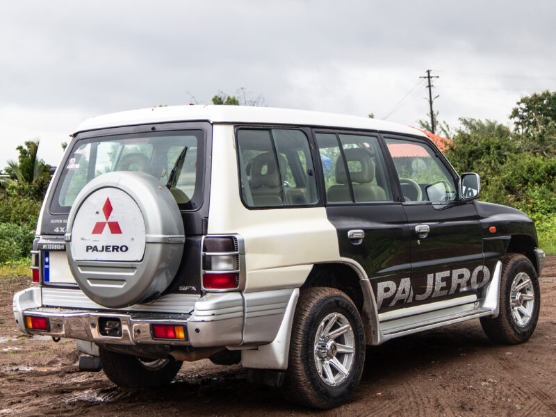 '09 Mitsubishi Pajero SFX