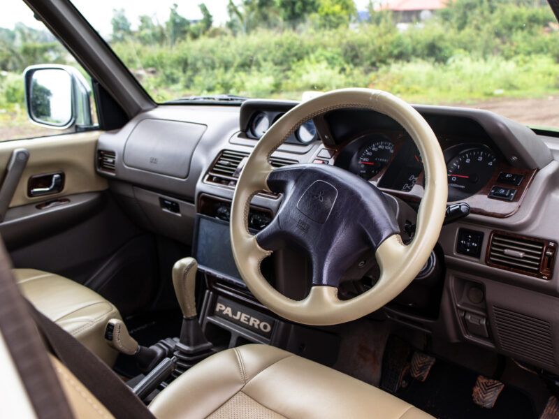 '09 Mitsubishi Pajero SFX