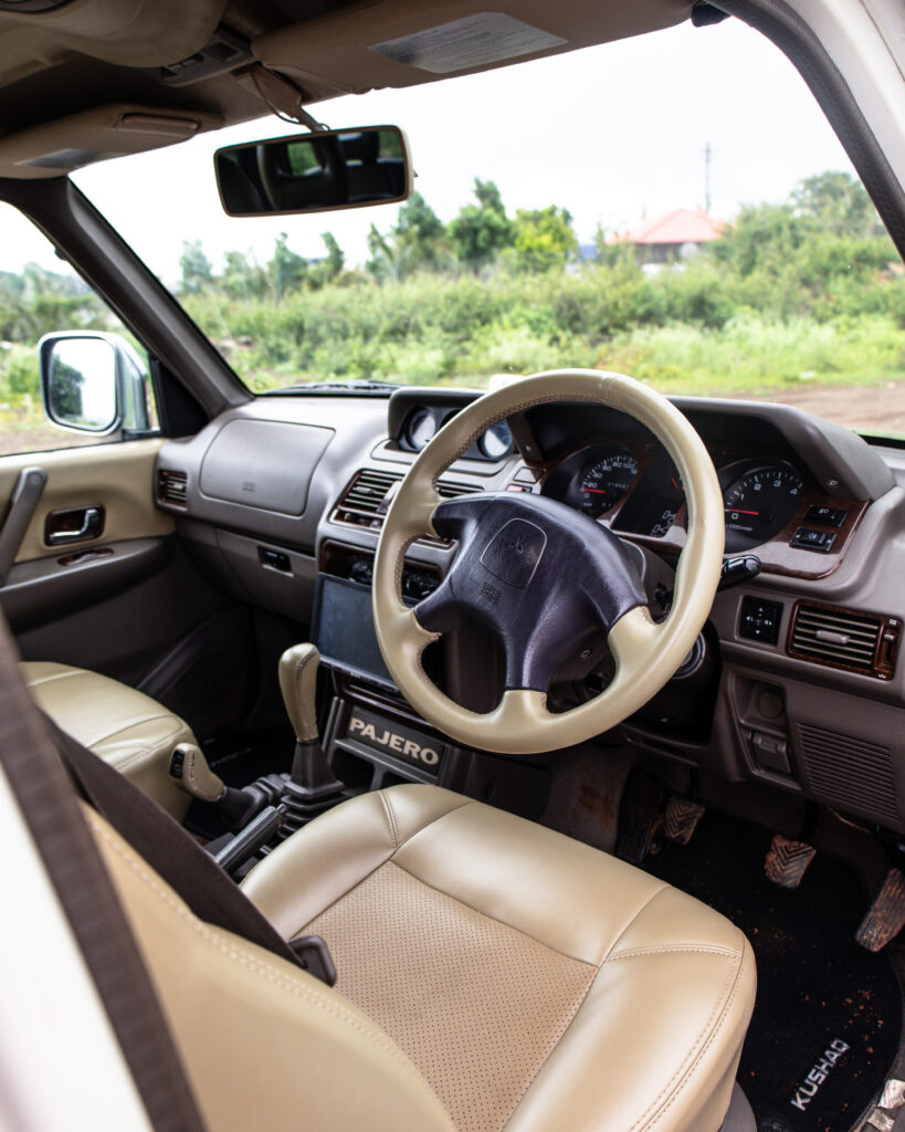 '09 Mitsubishi Pajero SFX