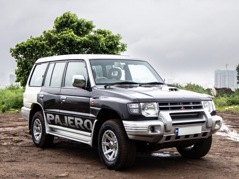 '09 Mitsubishi Pajero SFX