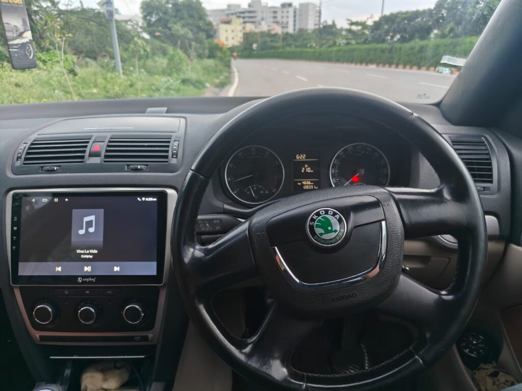 '11 Skoda Laura TSI