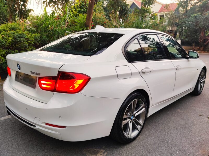 '14 BMW 3 Series (328i Sportline)
