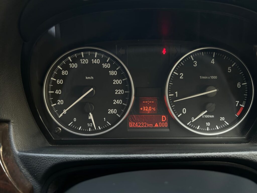 '08 BMW 325i Bone Stock!