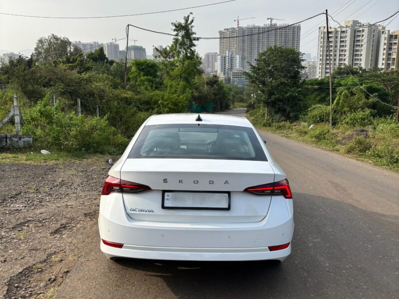 '22 Skoda Octavia Style 2.0 TSI.