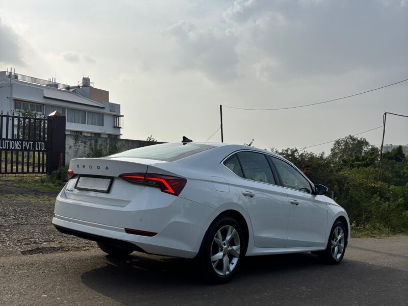 '22 Skoda Octavia Style 2.0 TSI.