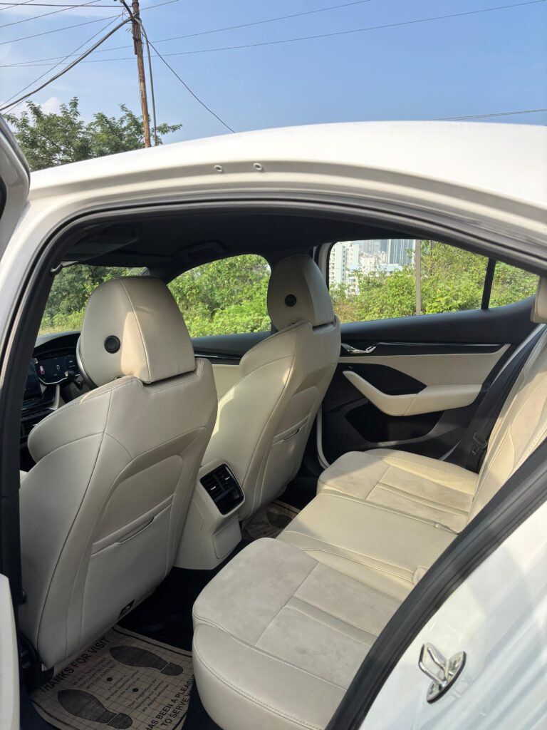 '22 Skoda Octavia Style 2.0 TSI.