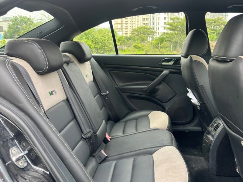 '12 Skoda Laura vRS