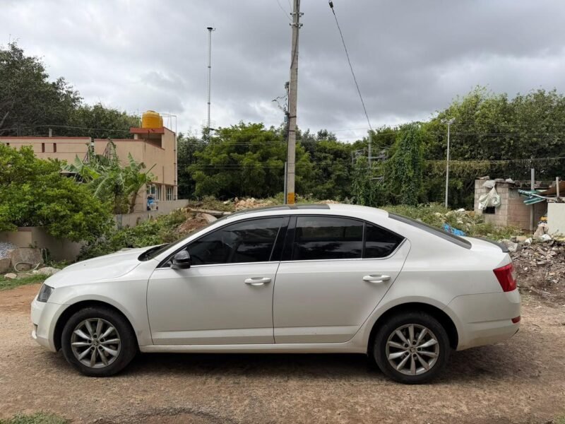 '14 Skoda Octavia Style Plus 1.8TSI AT